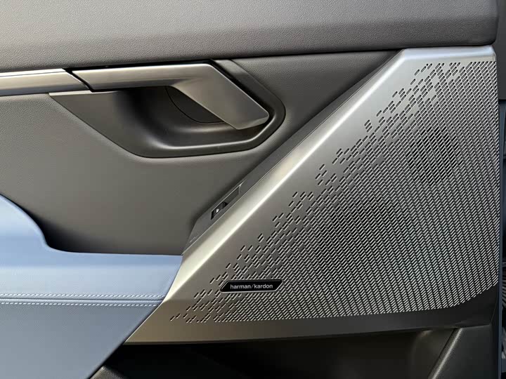 Фото 19 - BMW i5