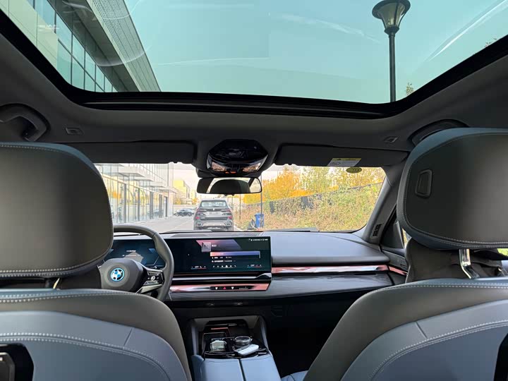 Фото 23 - BMW i5