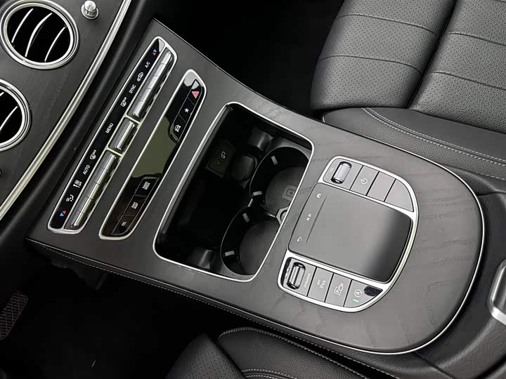 Фото 18 - Mercedes-Benz E-Class