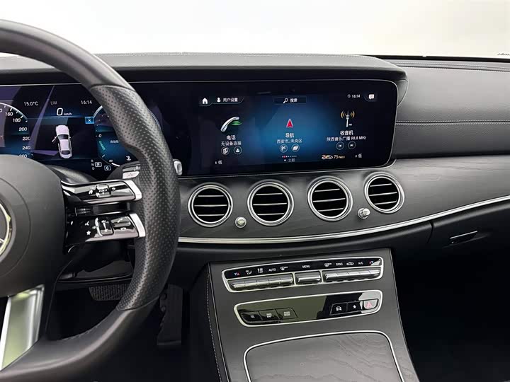 Фото 19 - Mercedes-Benz E-Class