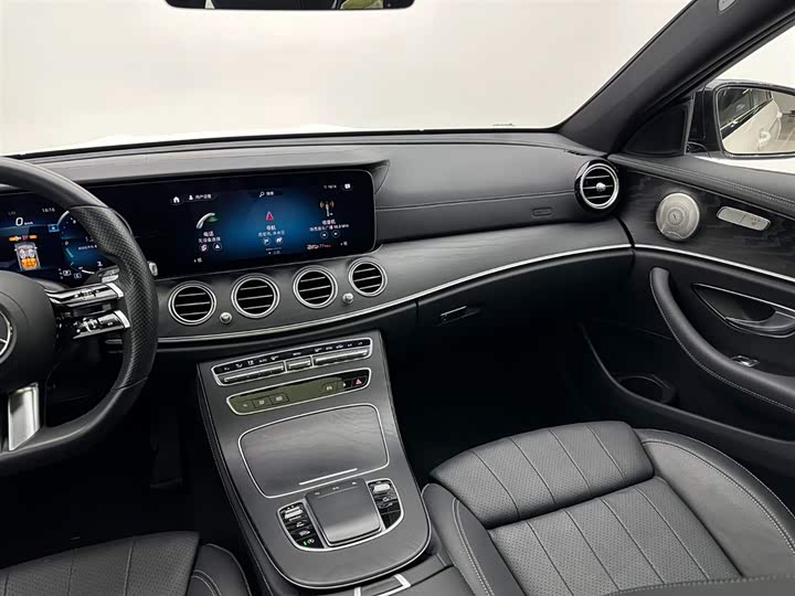 Фото 20 - Mercedes-Benz E-Class