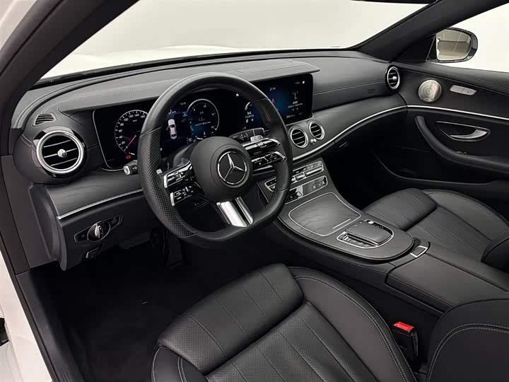 Фото 21 - Mercedes-Benz E-Class