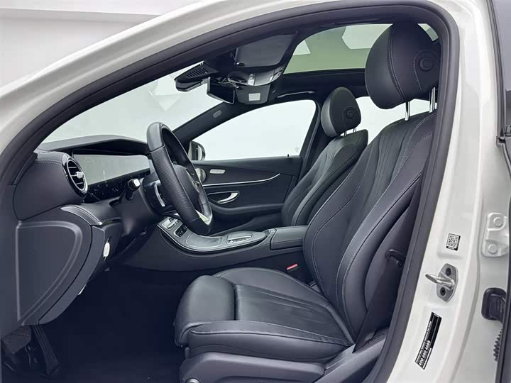 Фото 24 - Mercedes-Benz E-Class