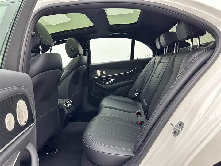 Фото 25 - Mercedes-Benz E-Class