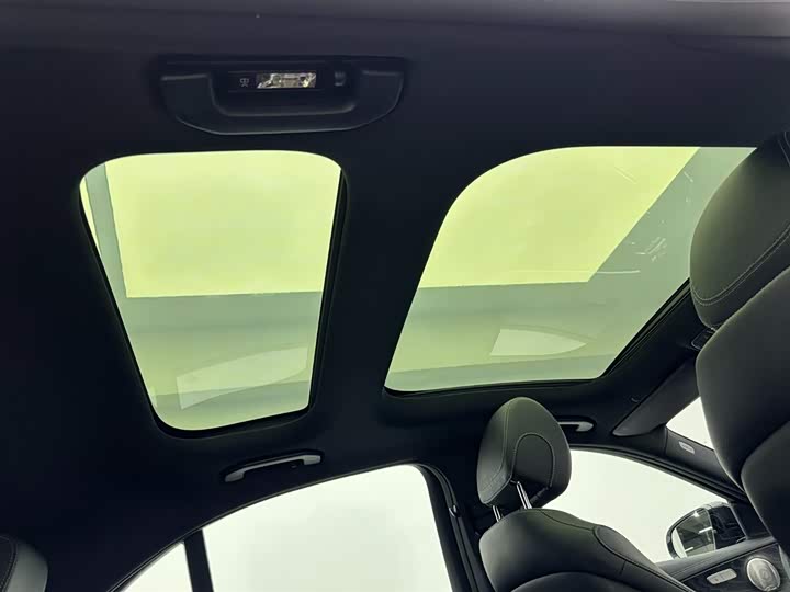 Фото 28 - Mercedes-Benz E-Class