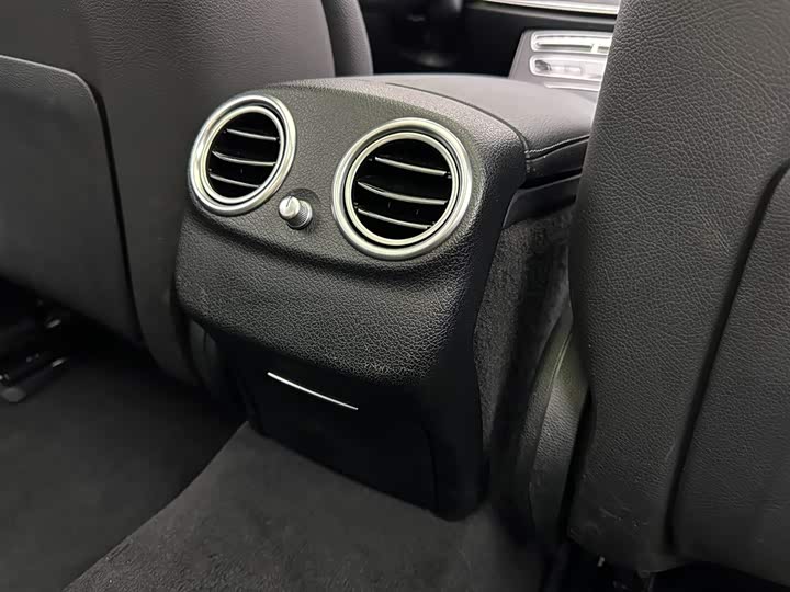 Фото 29 - Mercedes-Benz E-Class