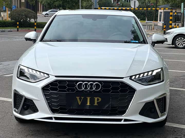 Фото 2 - Audi A4L