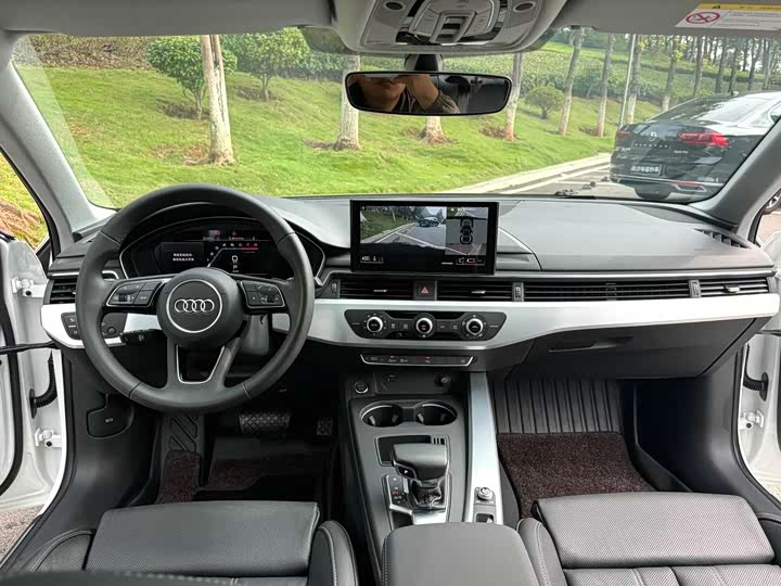 Фото 4 - Audi A4L