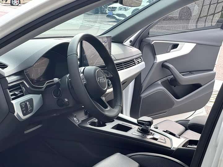 Фото 5 - Audi A4L