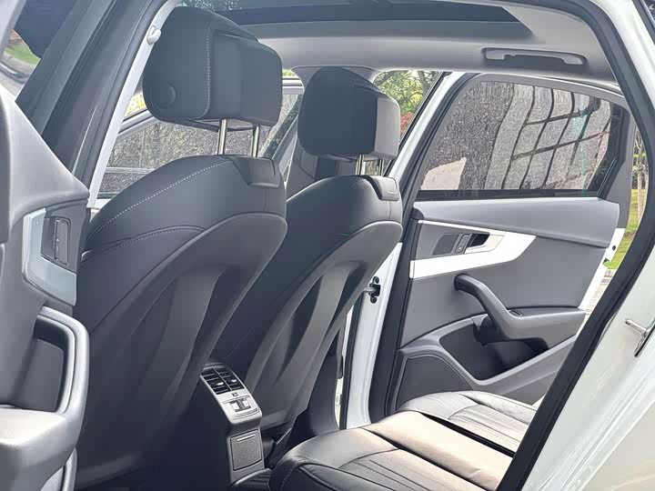 Фото 6 - Audi A4L