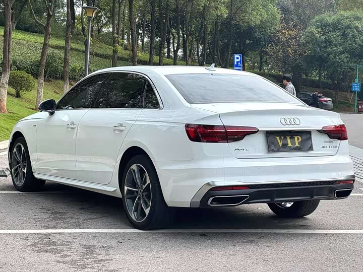 Фото 7 - Audi A4L