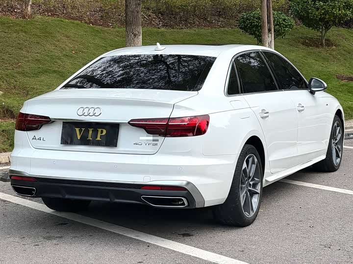 Фото 8 - Audi A4L