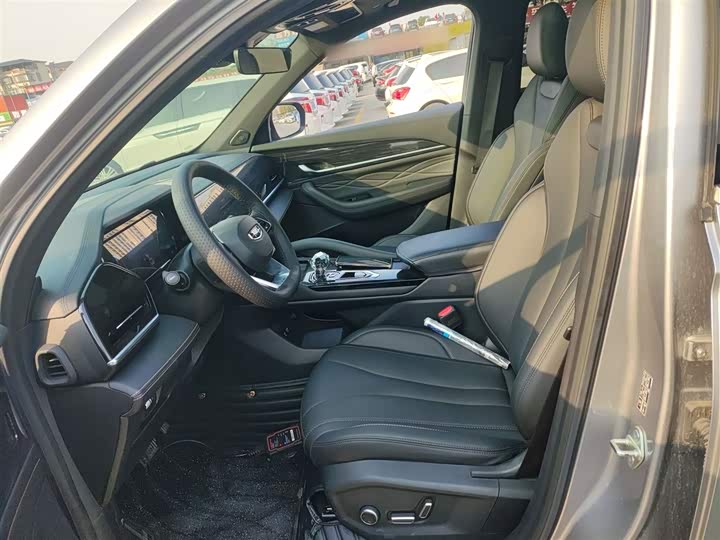 Фото 15 - Geely Monjaro