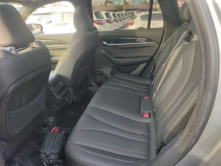 Фото 17 - Geely Monjaro