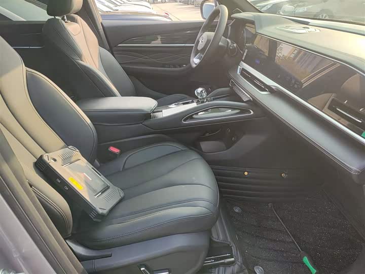 Фото 25 - Geely Monjaro