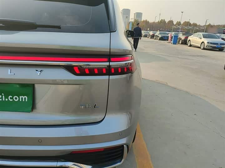 Фото 8 - Geely Monjaro