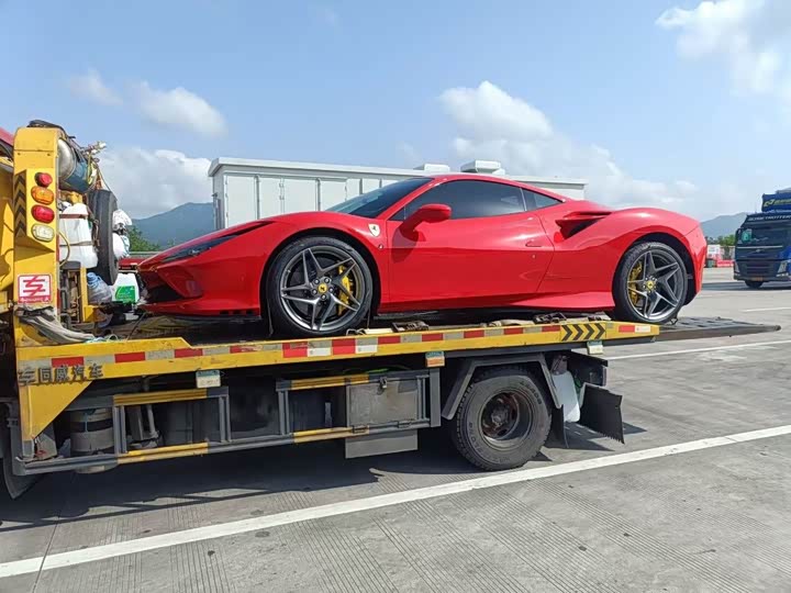Фото 10 - Ferrari F8