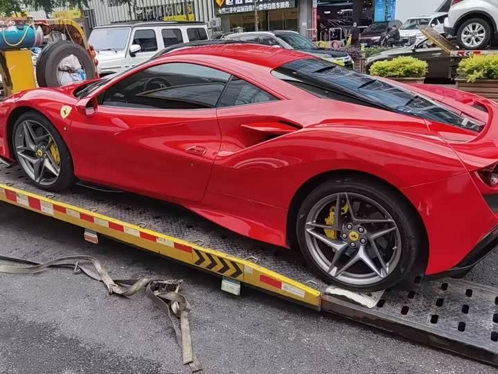 Фото 11 - Ferrari F8