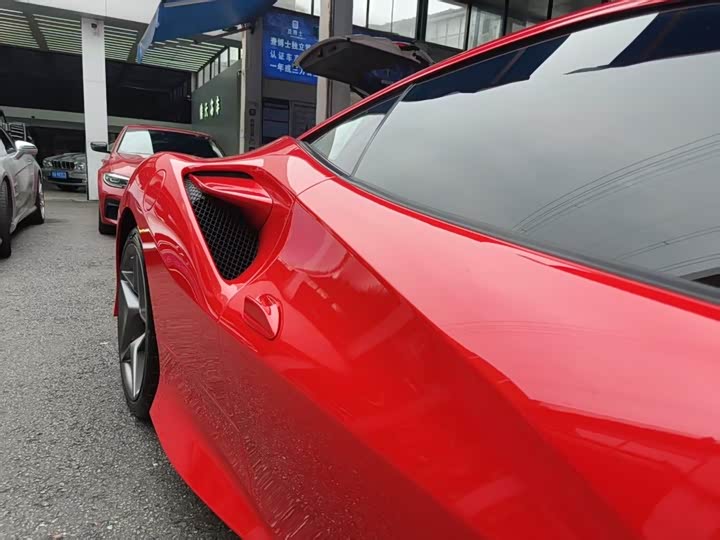 Фото 3 - Ferrari F8