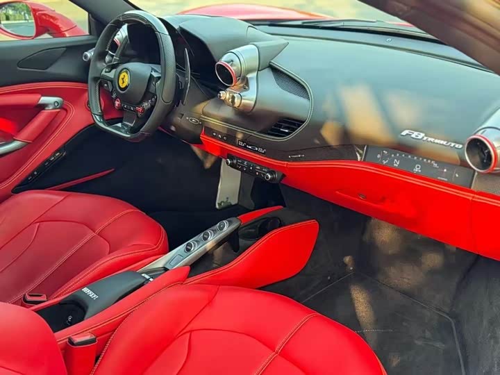 Фото 4 - Ferrari F8