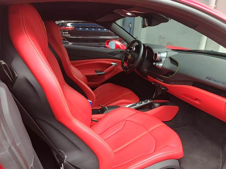 Фото 5 - Ferrari F8