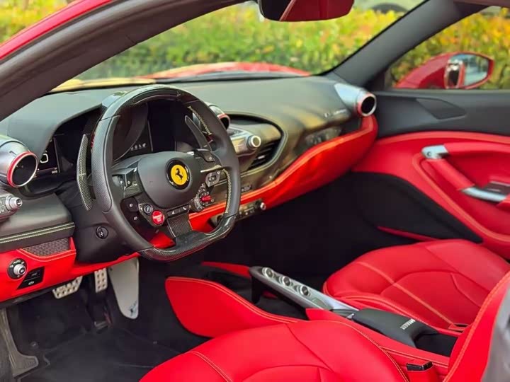 Фото 6 - Ferrari F8