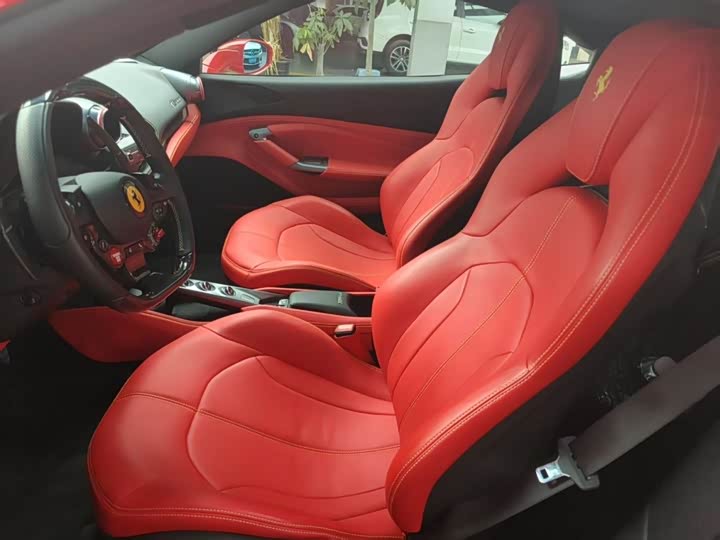 Фото 7 - Ferrari F8