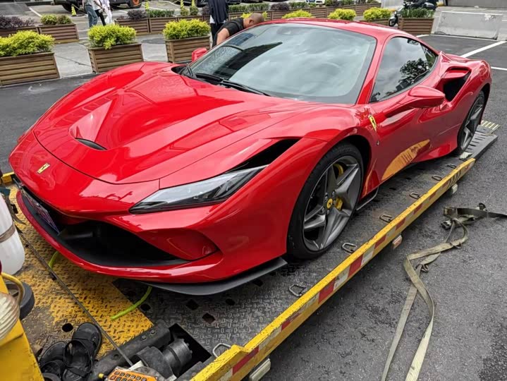 Фото 9 - Ferrari F8