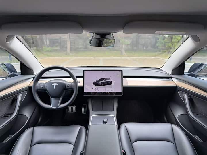 Фото 10 - Tesla Model 3