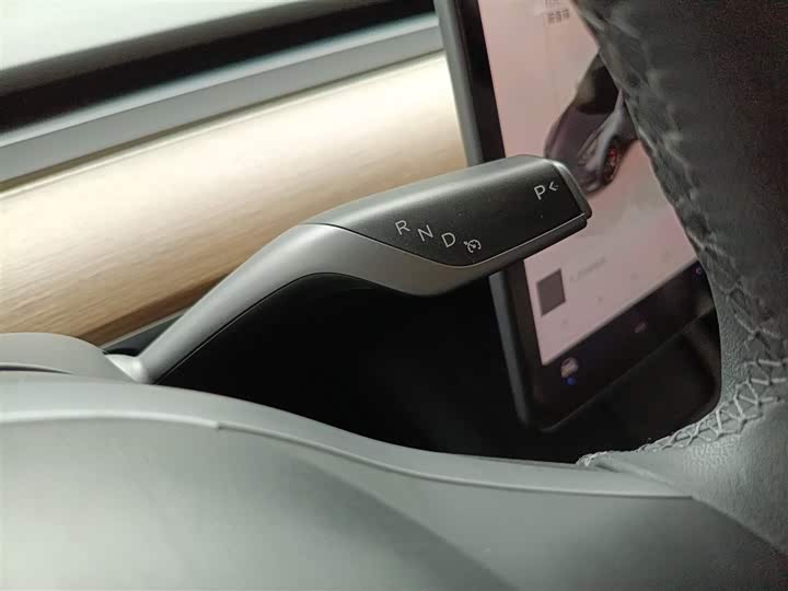 Фото 14 - Tesla Model 3