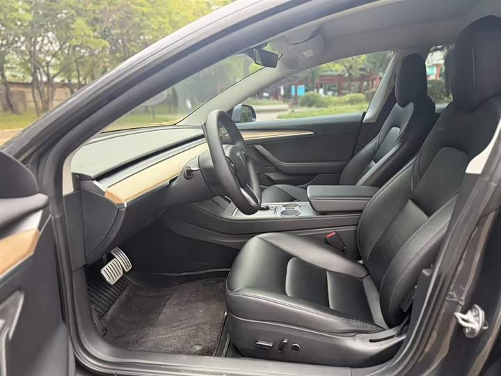 Фото 15 - Tesla Model 3