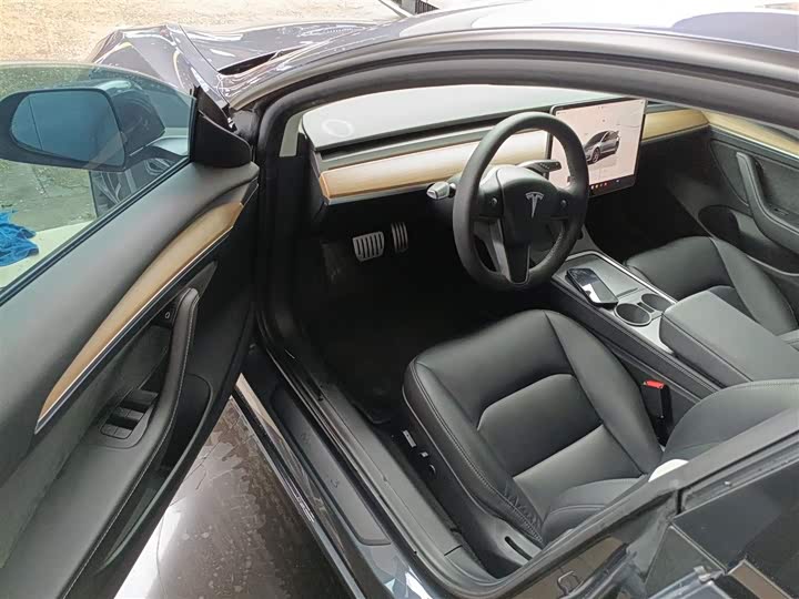 Фото 16 - Tesla Model 3