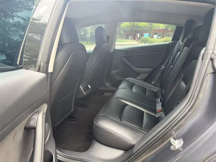 Фото 17 - Tesla Model 3