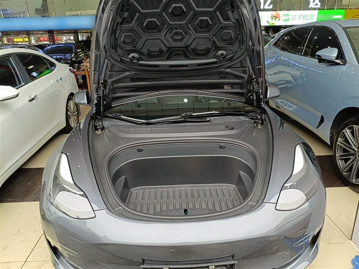 Фото 20 - Tesla Model 3