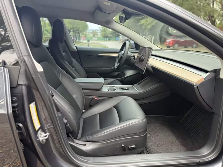 Фото 24 - Tesla Model 3