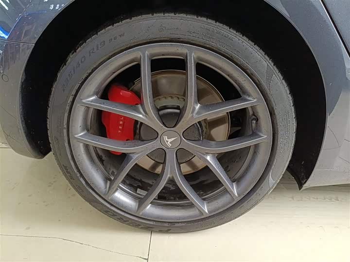 Фото 25 - Tesla Model 3