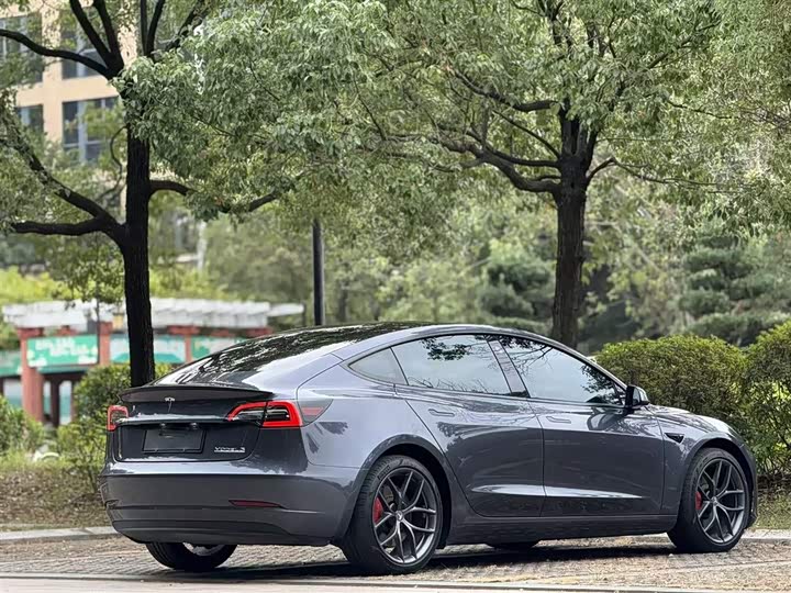 Фото 7 - Tesla Model 3