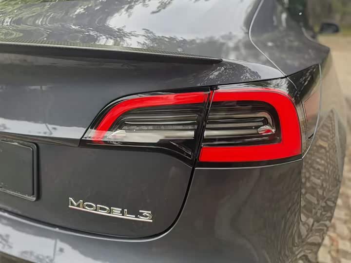 Фото 8 - Tesla Model 3