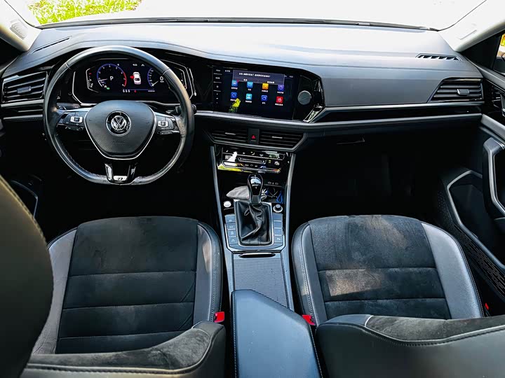 Фото 13 - Volkswagen Sagitar L