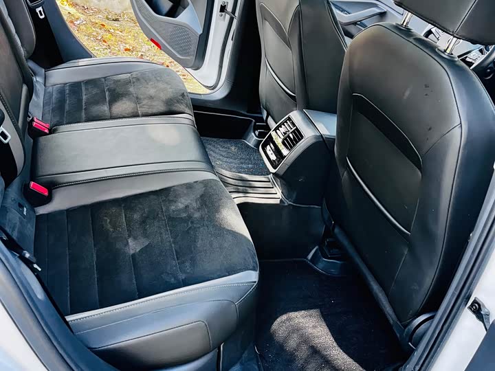 Фото 16 - Volkswagen Sagitar L