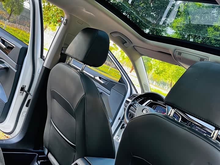 Фото 18 - Volkswagen Sagitar L