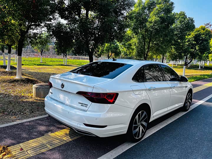 Фото 4 - Volkswagen Sagitar L