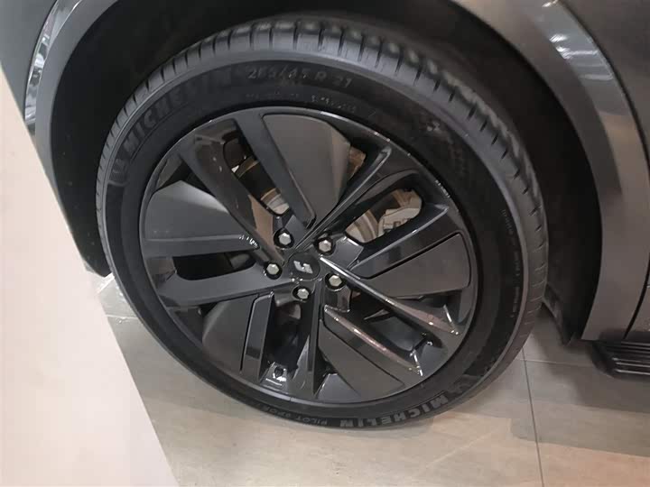 Фото 26 - LiXiang L9