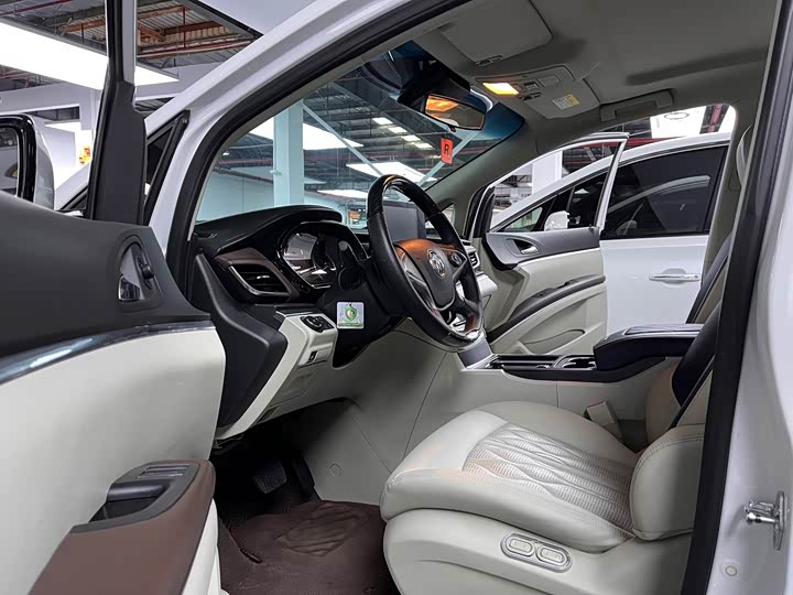 Фото 4 - Buick GL8 ES