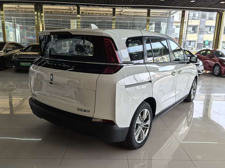 Фото 11 - Bestune NAT