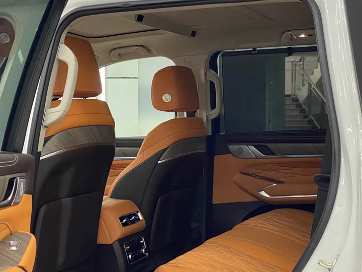 Фото 5 - Tank 500 Hybrid