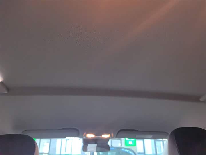 Фото 18 - Hongqi E-QM5