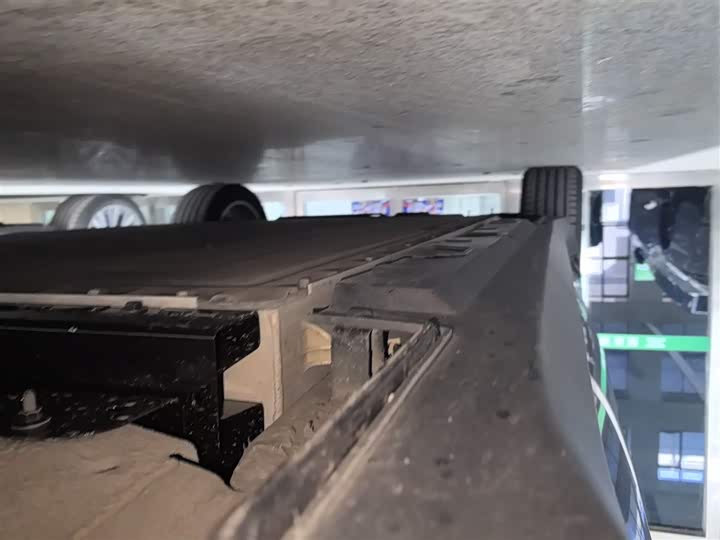 Фото 21 - Hongqi E-QM5