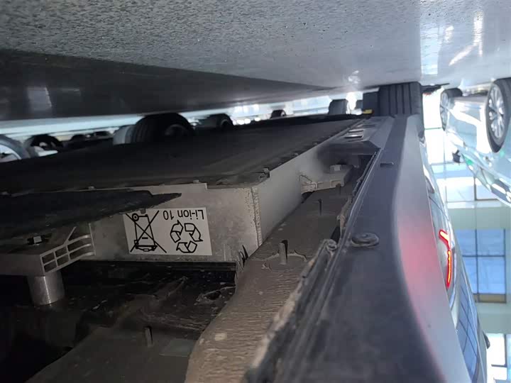 Фото 22 - Hongqi E-QM5