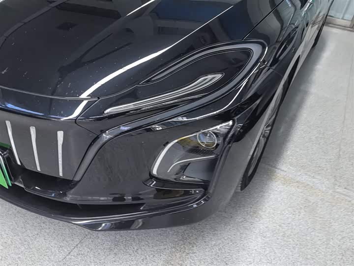 Фото 24 - Hongqi E-QM5